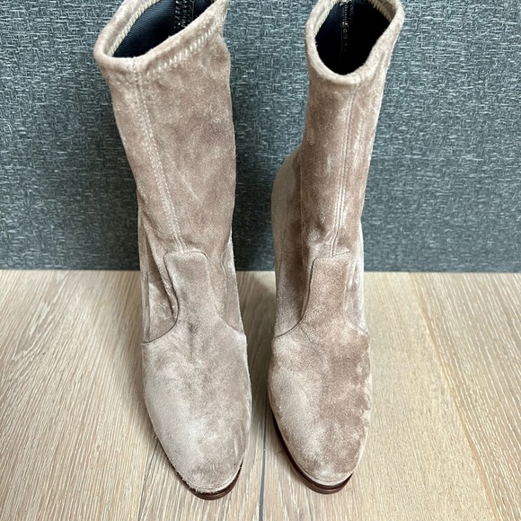 Casadei Bootie’s in a Cream Suede in Size 36 - Picture 4 of 15